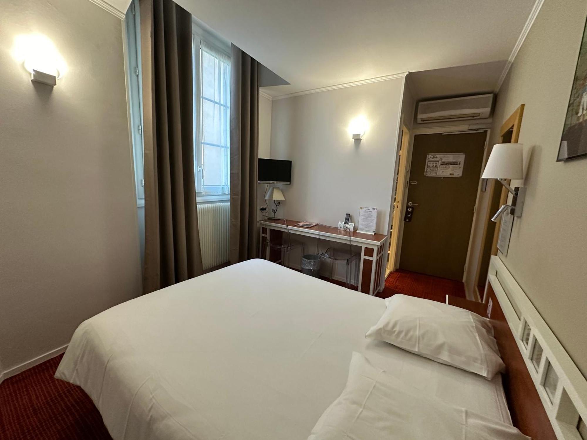 Logis Hotel Restaurant Le Monarque Блоа Екстериор снимка